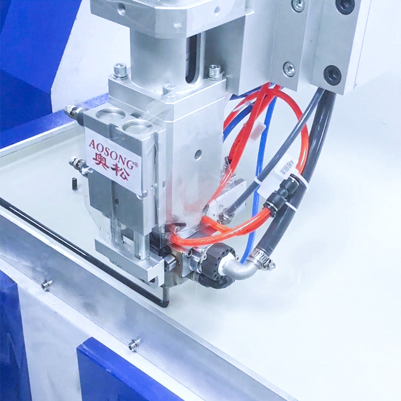 聚氨酯发泡机 机柜密封条涂胶机_机柜门板密封打胶机